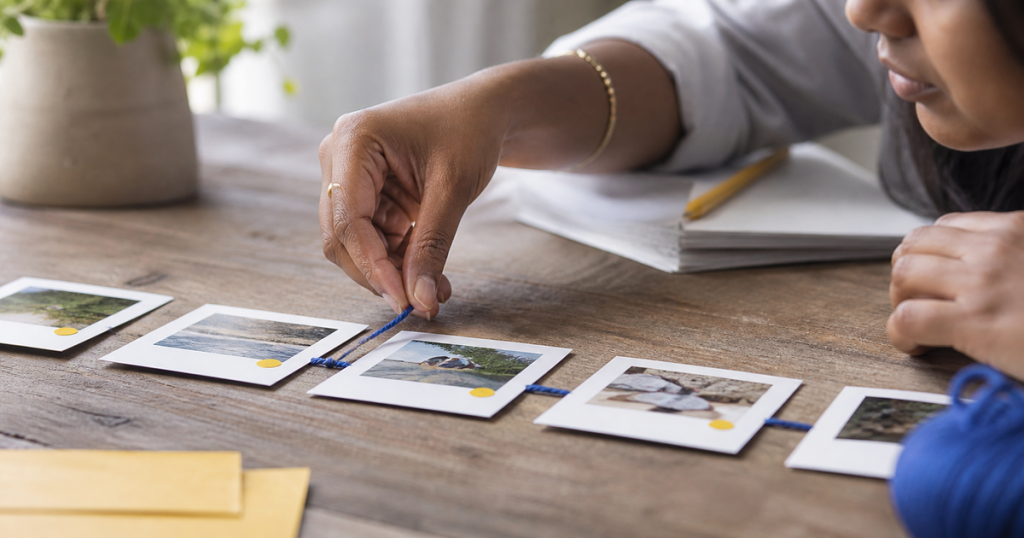 Editor connecting only relevant article cards with blue thread